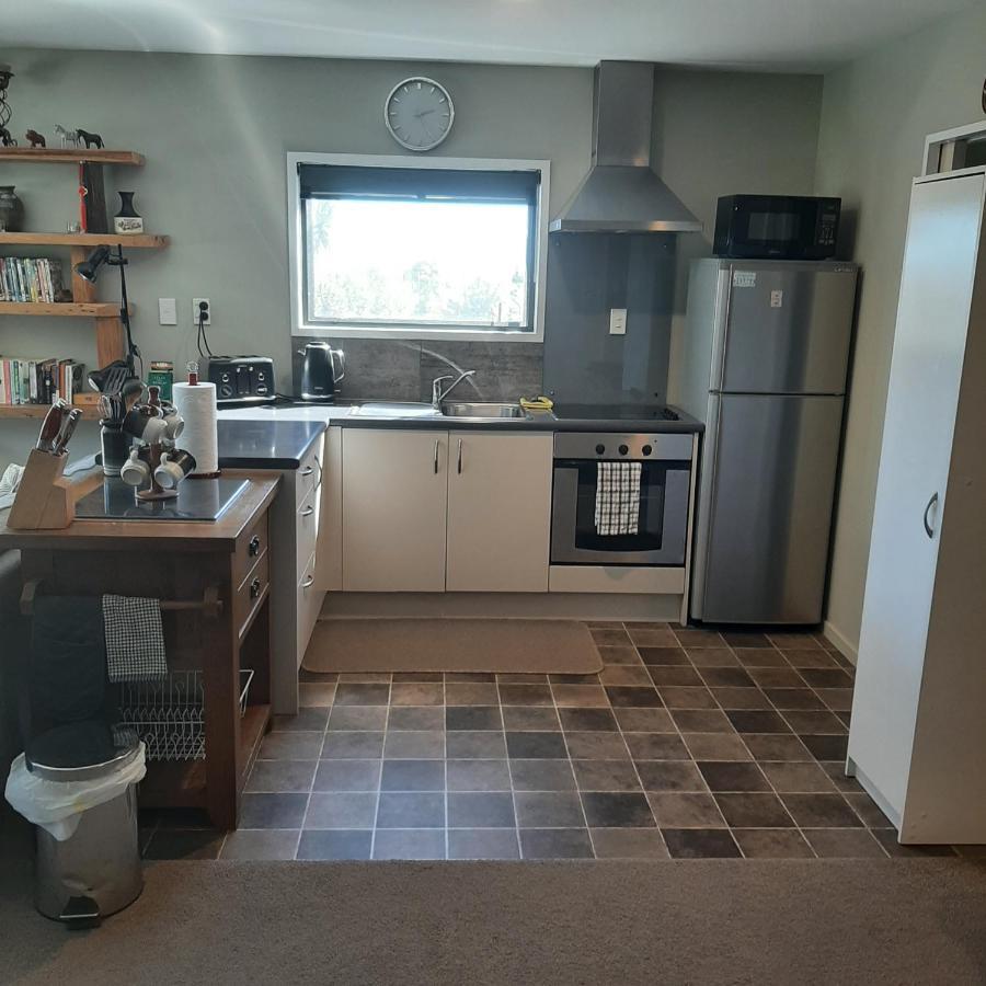 Koru Beachfront Holiday Cabins & Hot Tub Barrytown Екстер'єр фото