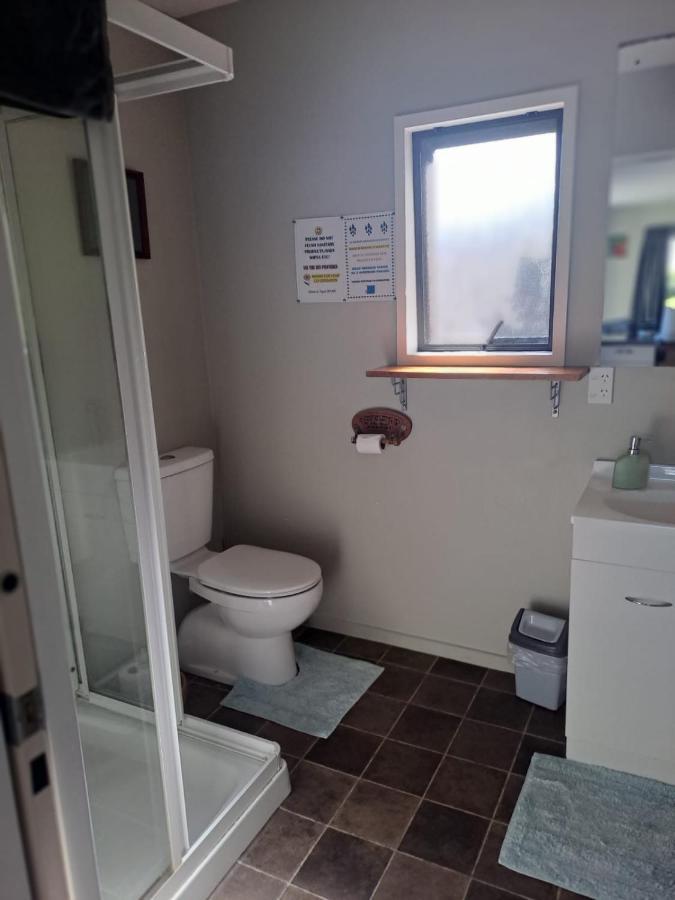 Koru Beachfront Holiday Cabins & Hot Tub Barrytown Екстер'єр фото