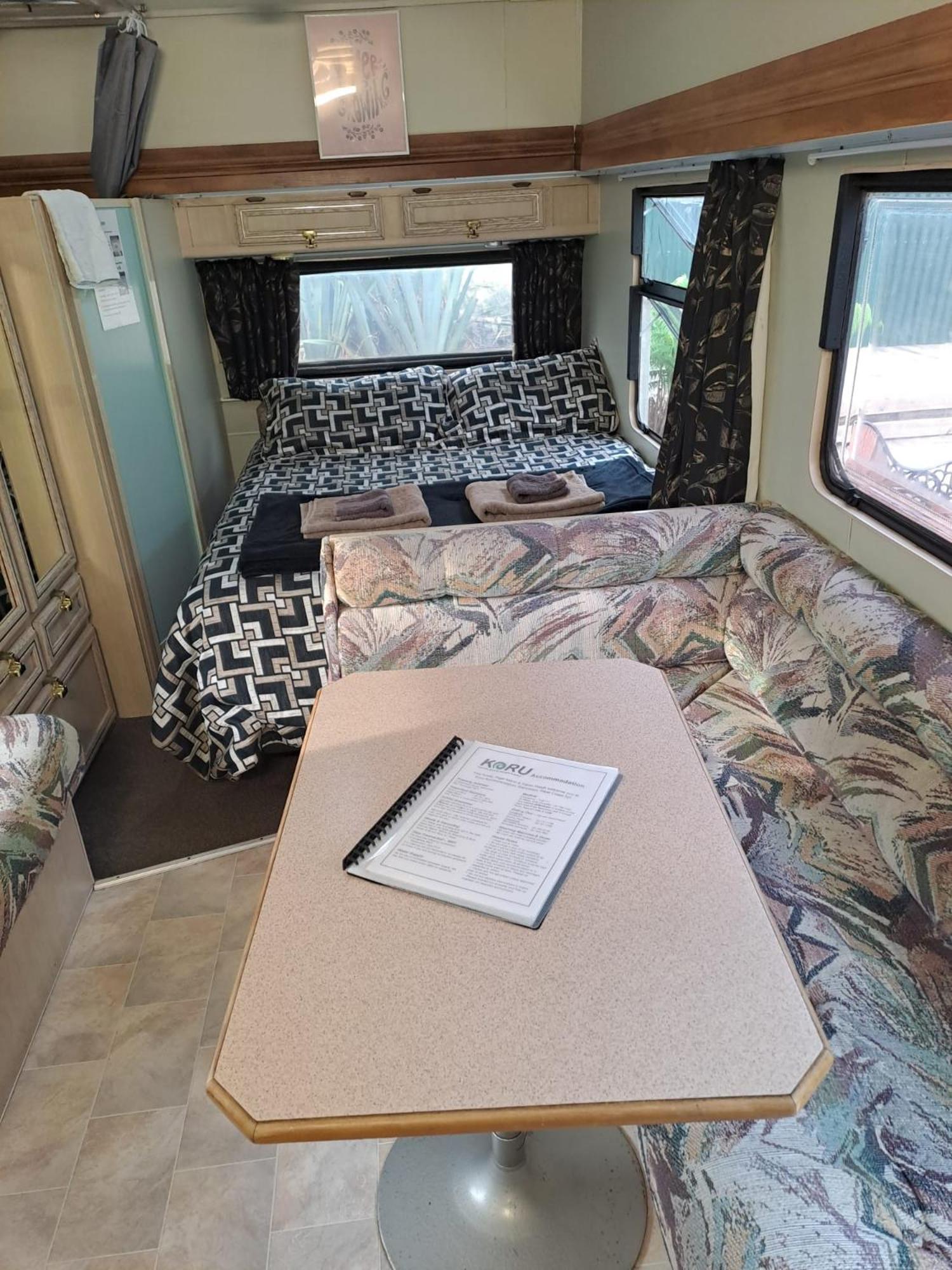 Koru Beachfront Holiday Cabins & Hot Tub Barrytown Екстер'єр фото