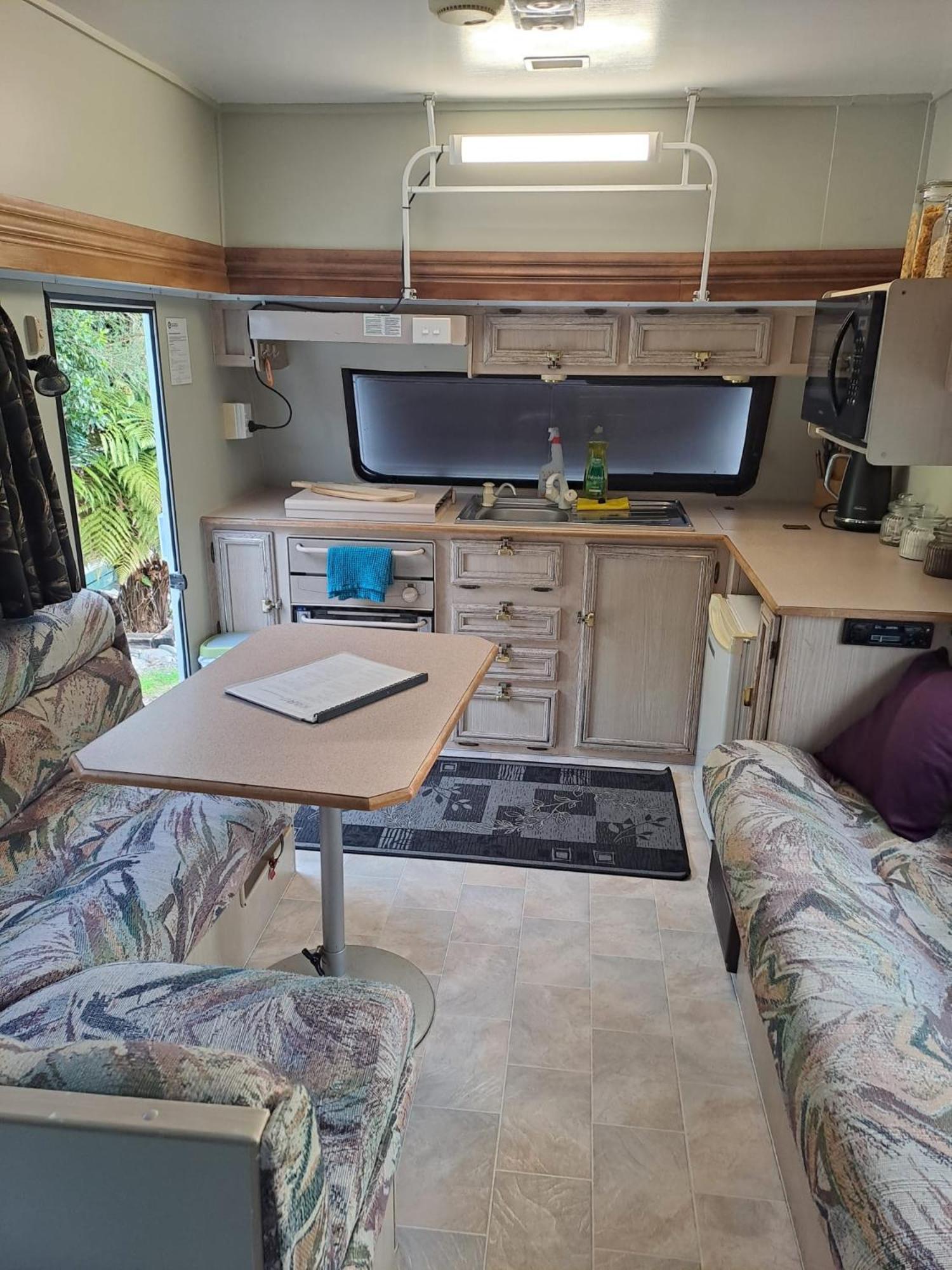 Koru Beachfront Holiday Cabins & Hot Tub Barrytown Екстер'єр фото