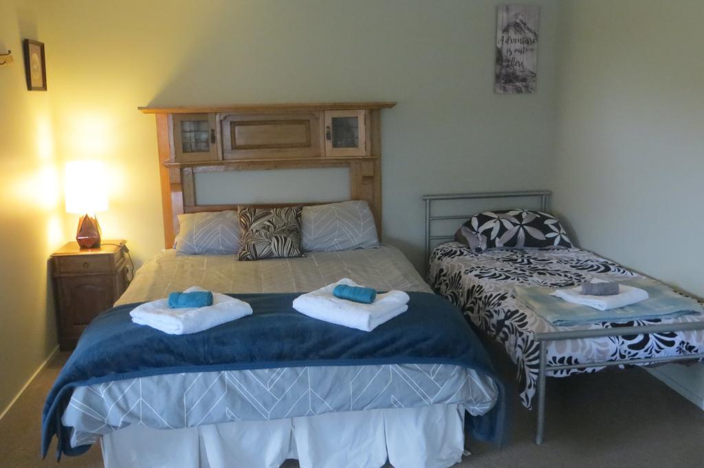 Koru Beachfront Holiday Cabins & Hot Tub Barrytown Екстер'єр фото
