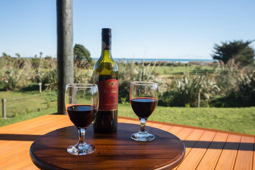 Koru Beachfront Holiday Cabins & Hot Tub Barrytown Екстер'єр фото