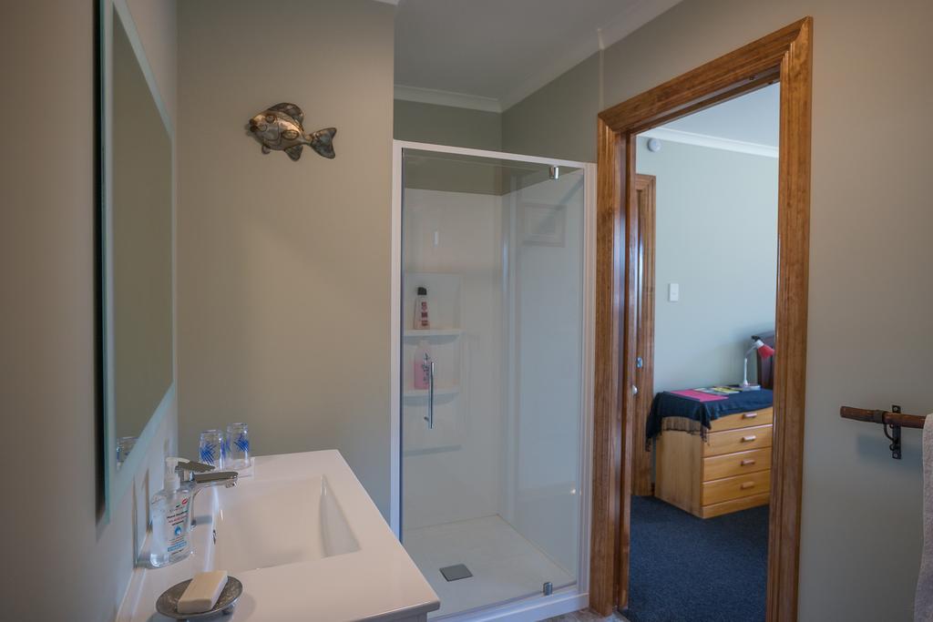 Koru Beachfront Holiday Cabins & Hot Tub Barrytown Екстер'єр фото