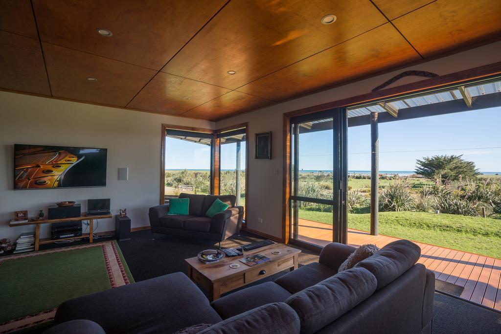 Koru Beachfront Holiday Cabins & Hot Tub Barrytown Екстер'єр фото