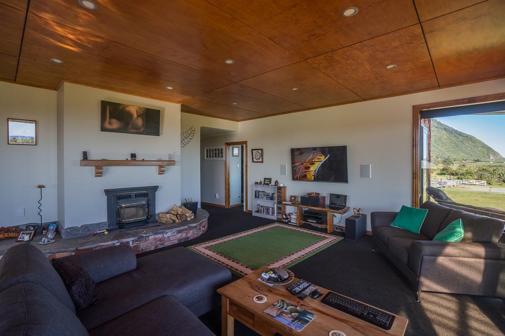 Koru Beachfront Holiday Cabins & Hot Tub Barrytown Екстер'єр фото