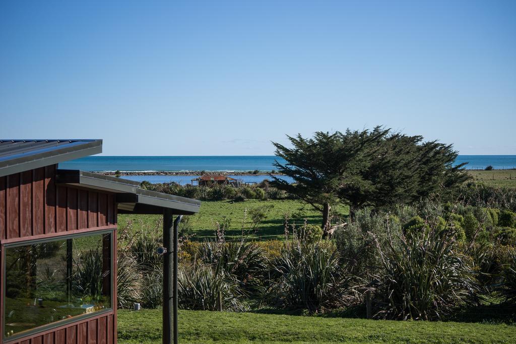 Koru Beachfront Holiday Cabins & Hot Tub Barrytown Екстер'єр фото